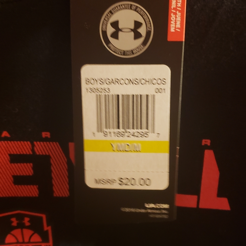 UA t-shirt - Picture 2 of 3